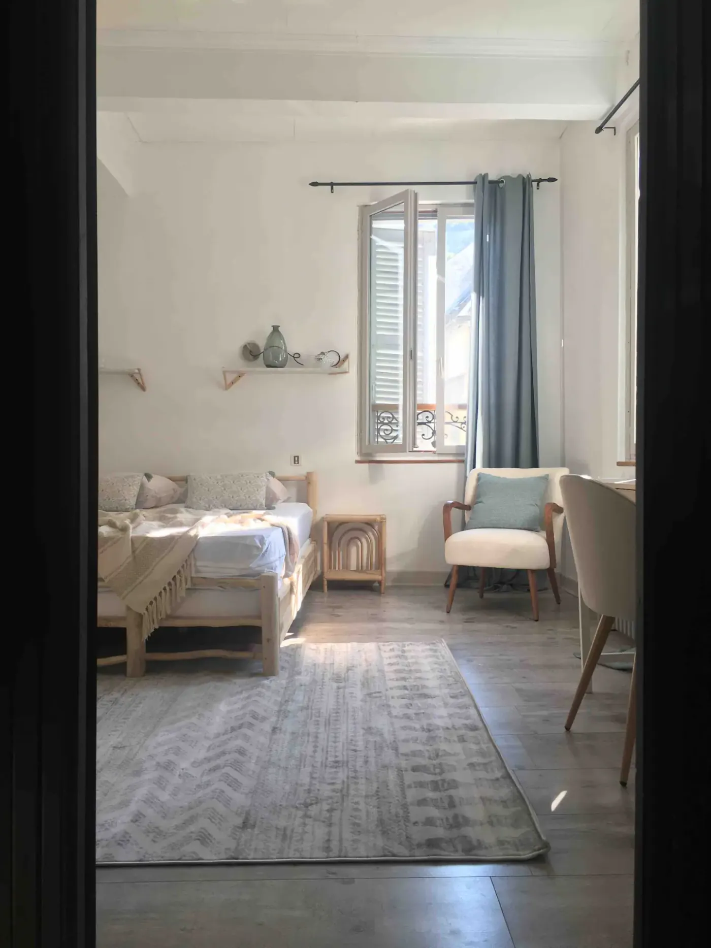 Chambre vue depuis le couloir